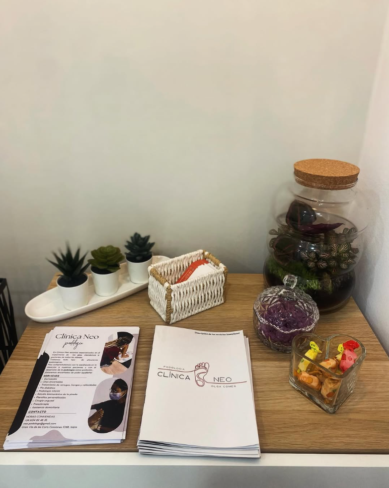 Interior de la recepción de Clínica Neo